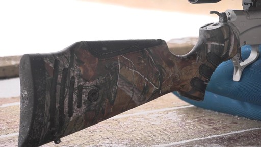 Thompson / Center? Pro Hunter? FX Muzzleloader with 3-9x40mm Scope Realtree? AP? Camo / Stainless Steel - image 8 from the video